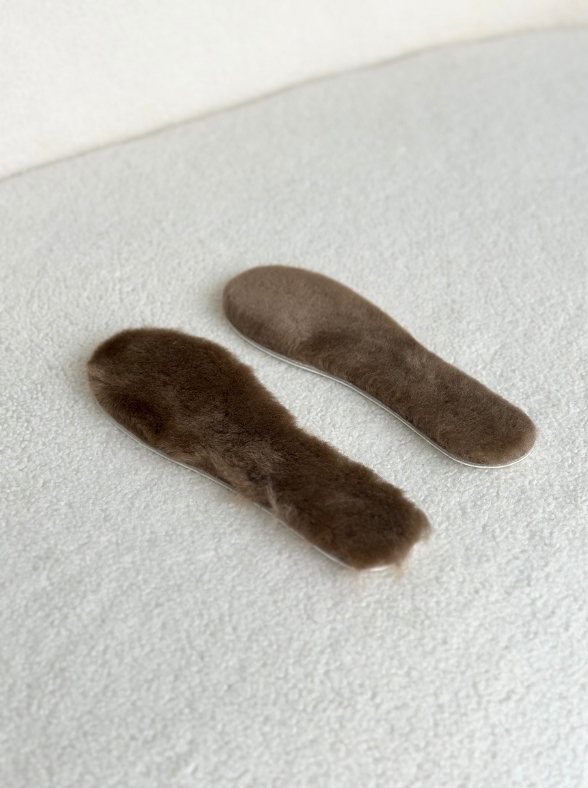 Einlegesohlen aus Naturfell mit Latex