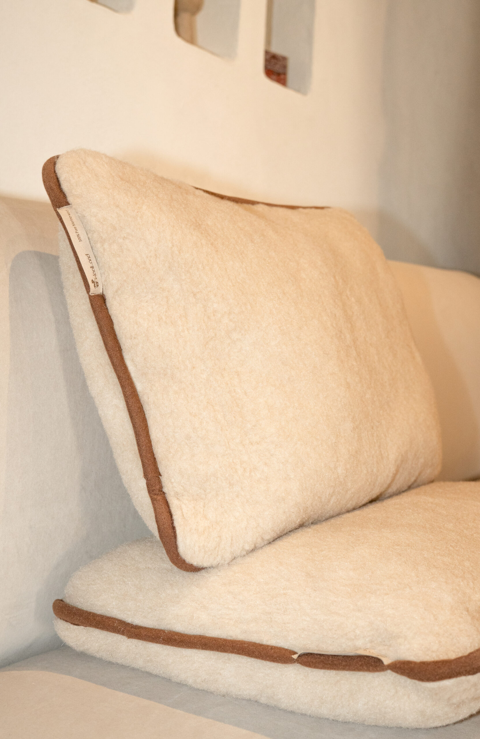 Woolland Kissen aus natürlicher Merinowolle braun