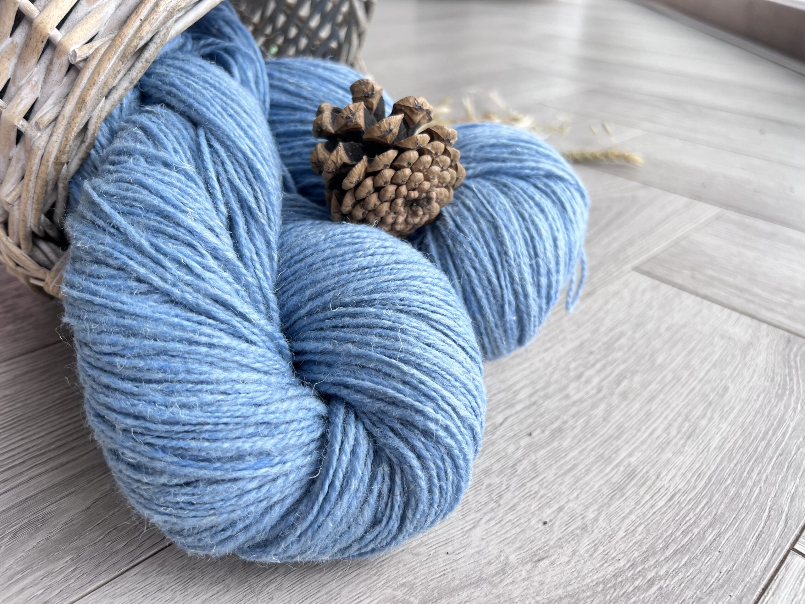 Natürliches Schafwollgarn LIGHT BLUE 0,5kg