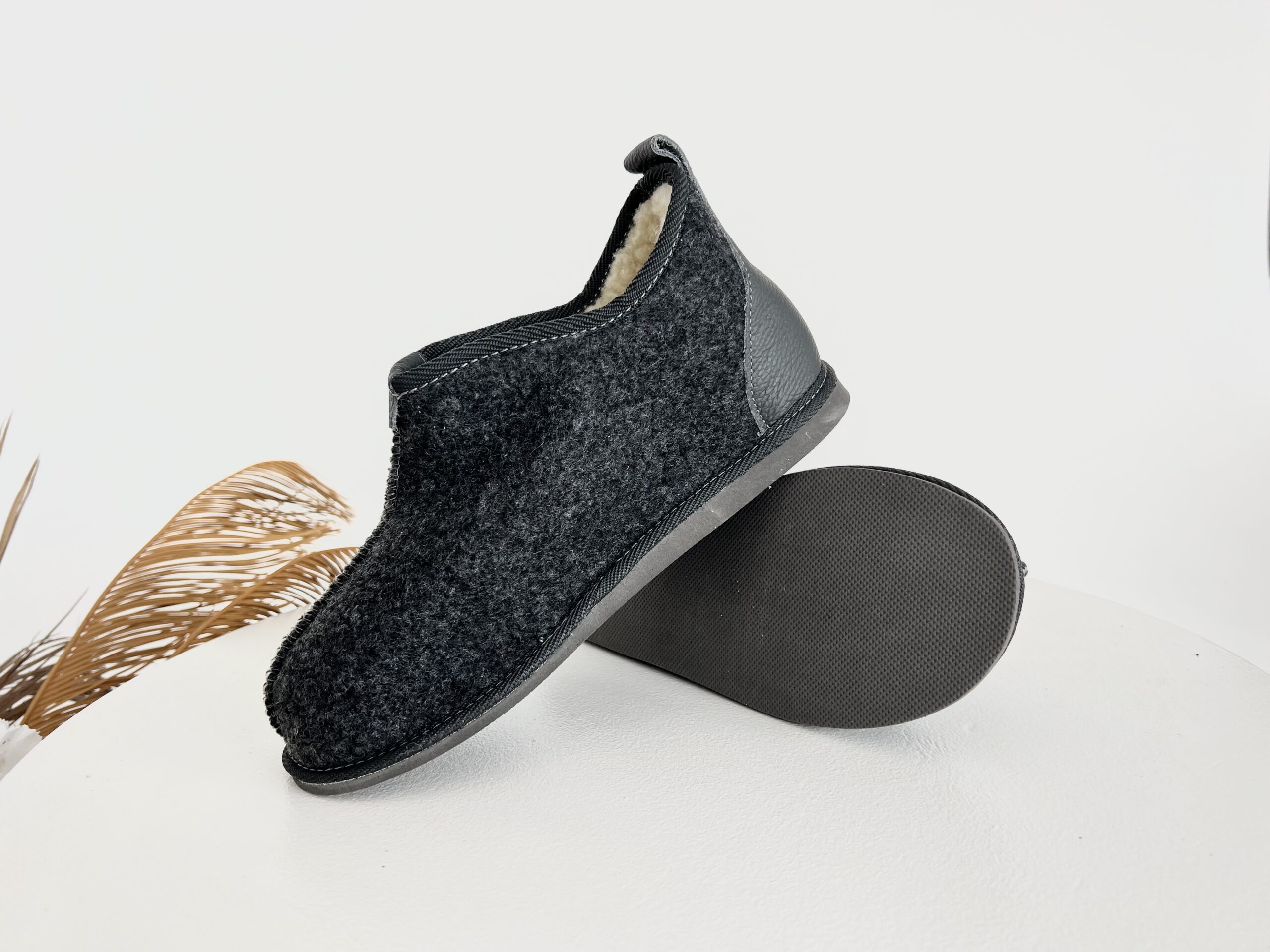 Woolland grau schwarz Naturwolle Schafsfell Stiefel
