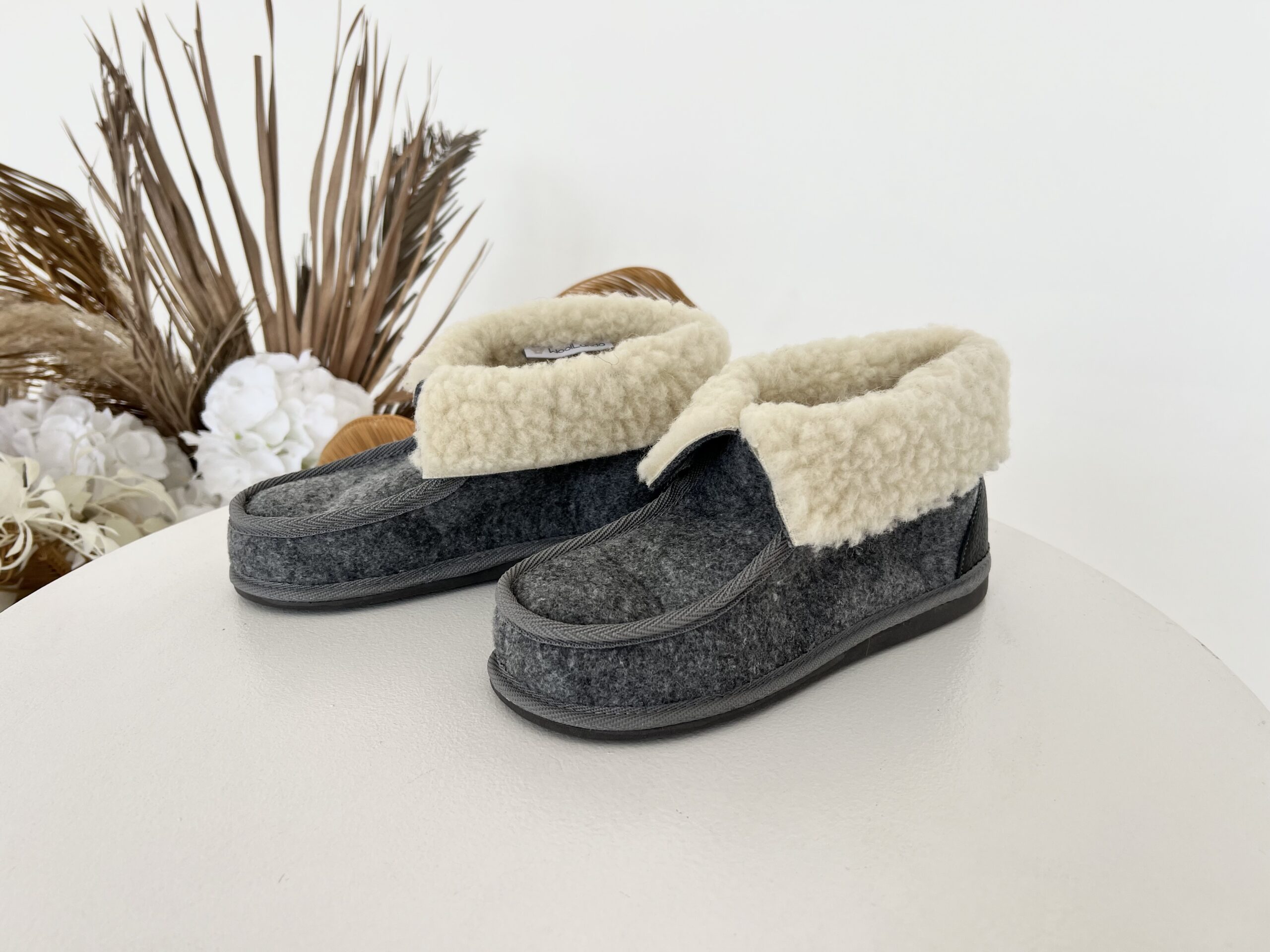 Woolland Schafsstiefel aus natürlicher Wolle, grau, zum Hochklappen