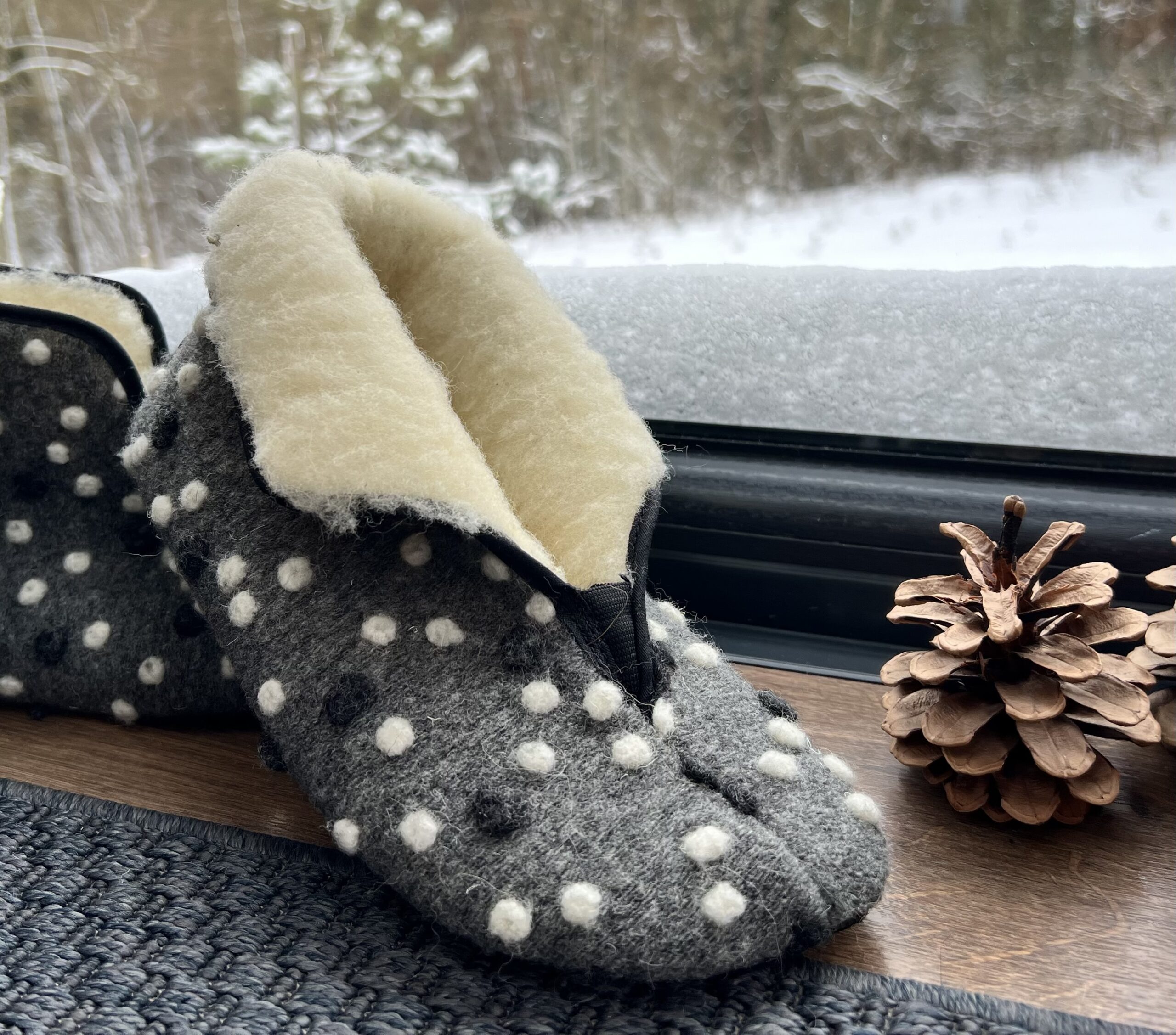 Filzschals aus Merinowolle TROLA DOTS