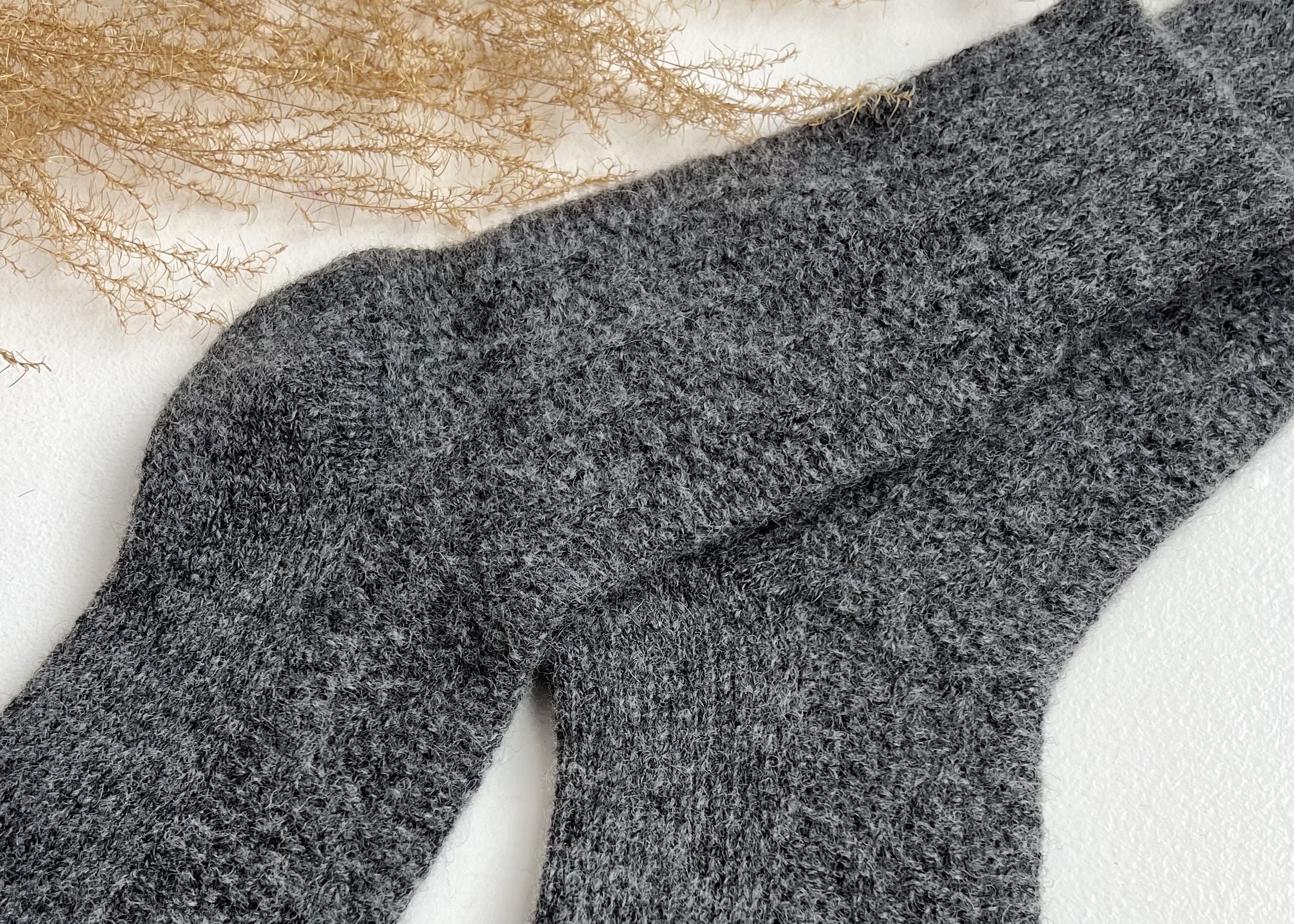 Socken aus neuseeländischer Schafwolle GRAFITAS