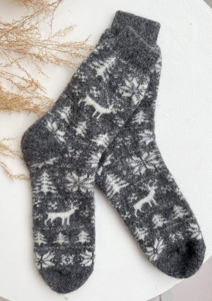 Socken aus Merinowolle WINTER IM WALD