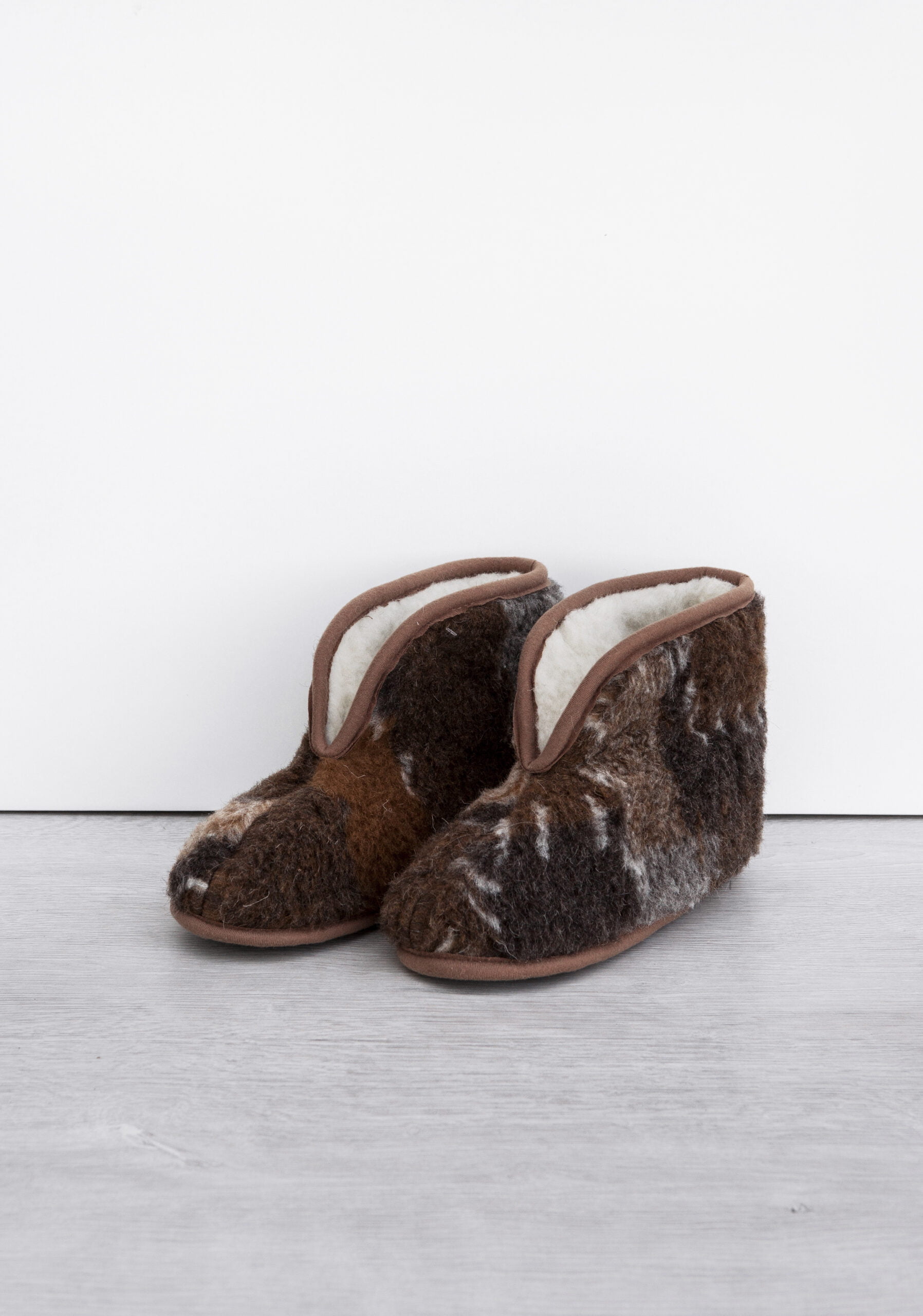 WOOLLANDO Hausschuhe aus natürlicher Merinowolle BROWNIE