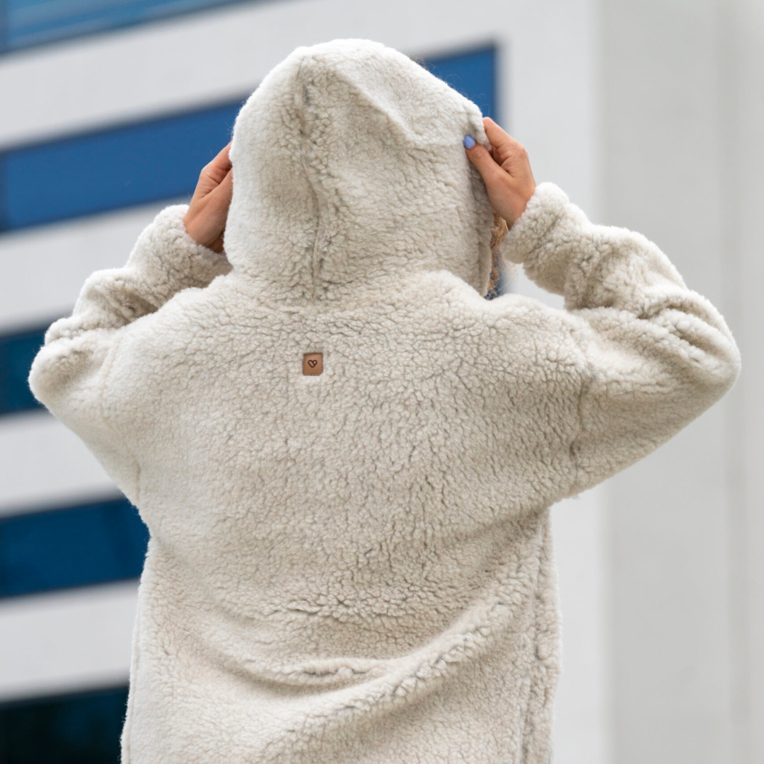 Zaffiro Damenjacke mit Kapuze aus cremefarbener Lammwolle ZOYA