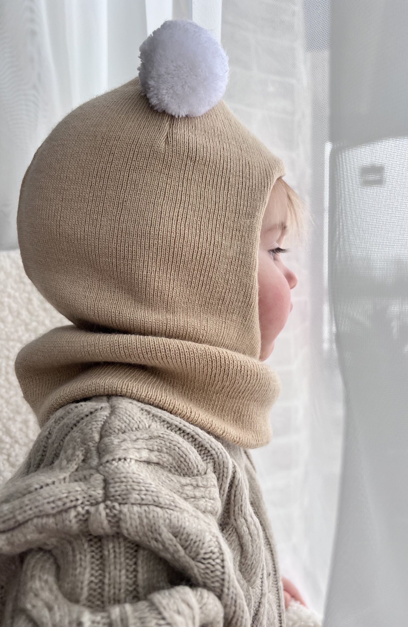 Kinderhelm aus Merinowolle beige POMPONAS