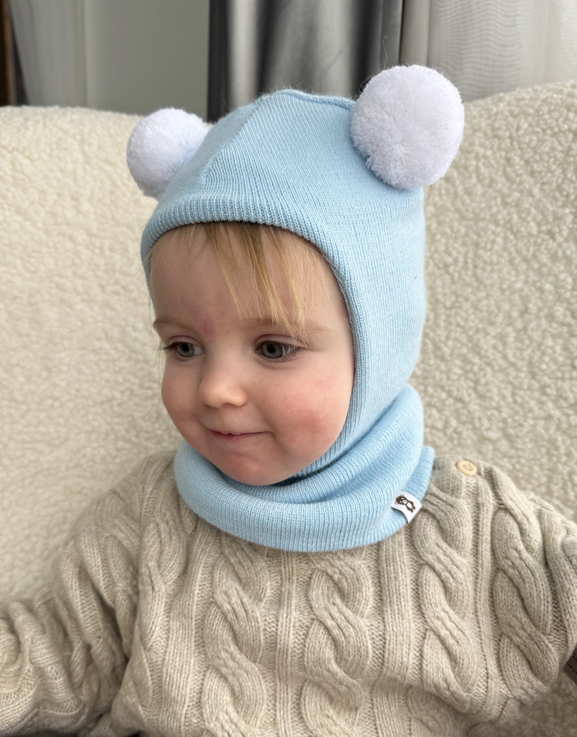 Kinderhelm aus Merinowolle blau POMPONAS