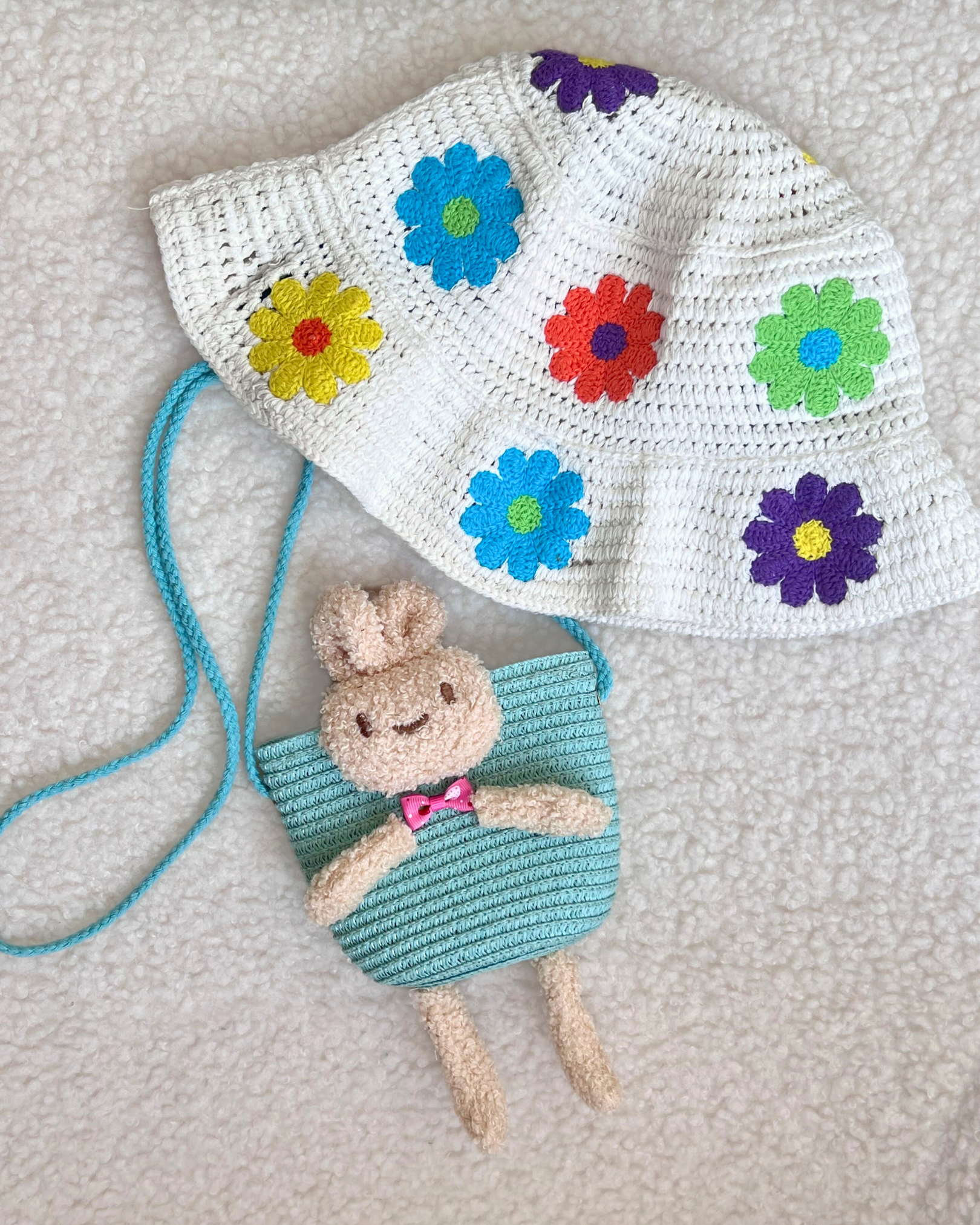 Kinderhandtasche blau, geflochten mit Plüschtier