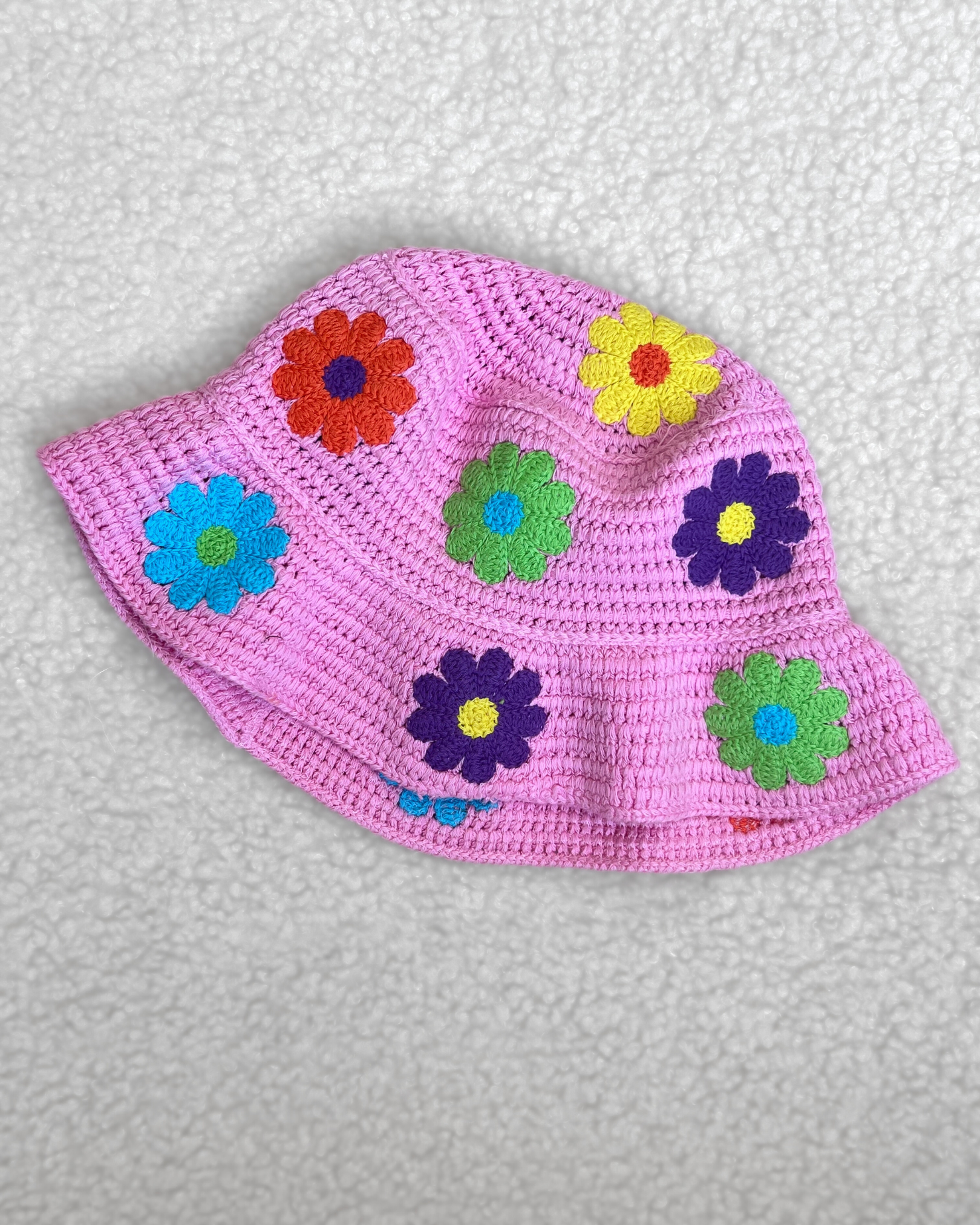 Handgemachte Kindermütze LOVE
