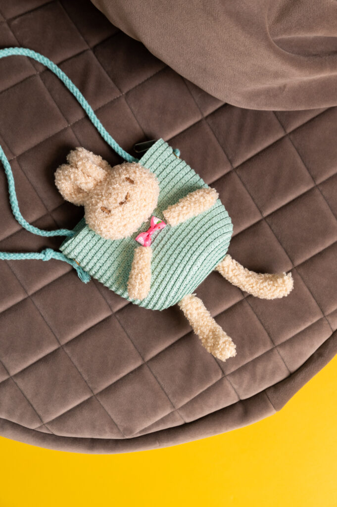 Kinderhandtasche blau, geflochten mit Plüschtier