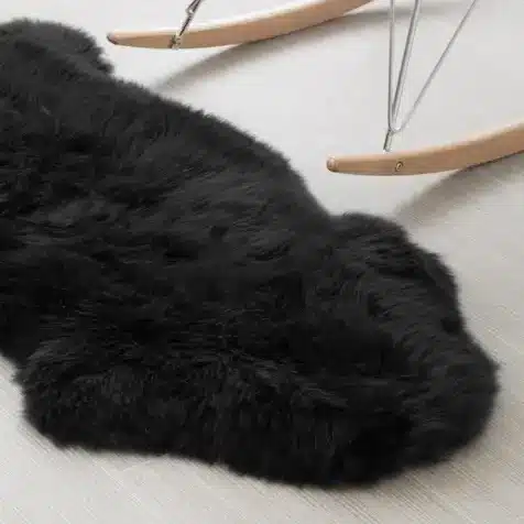Naturgegerbtes dickes schwarzes Merino-Schaffell 80×120 cm