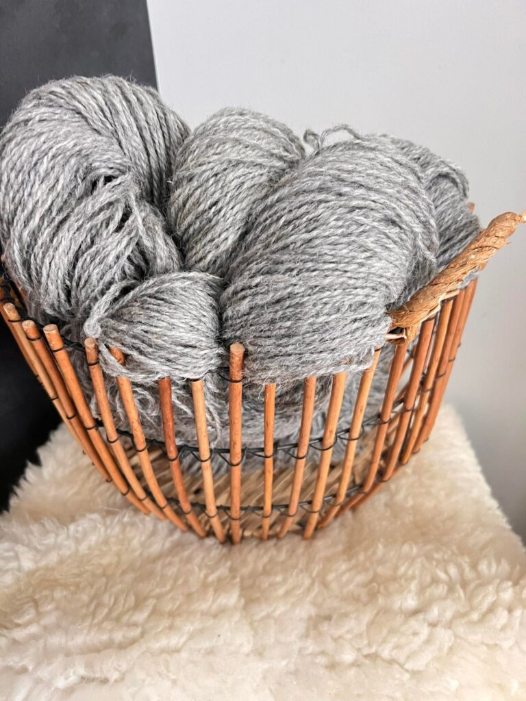 60% Sibirischer Husky Hundewolle, 40% Schafwolle 1 kg – GRAU, WoolLando