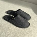 Schwarze Filz-Hausschuhe ANGLIS, WoolLando