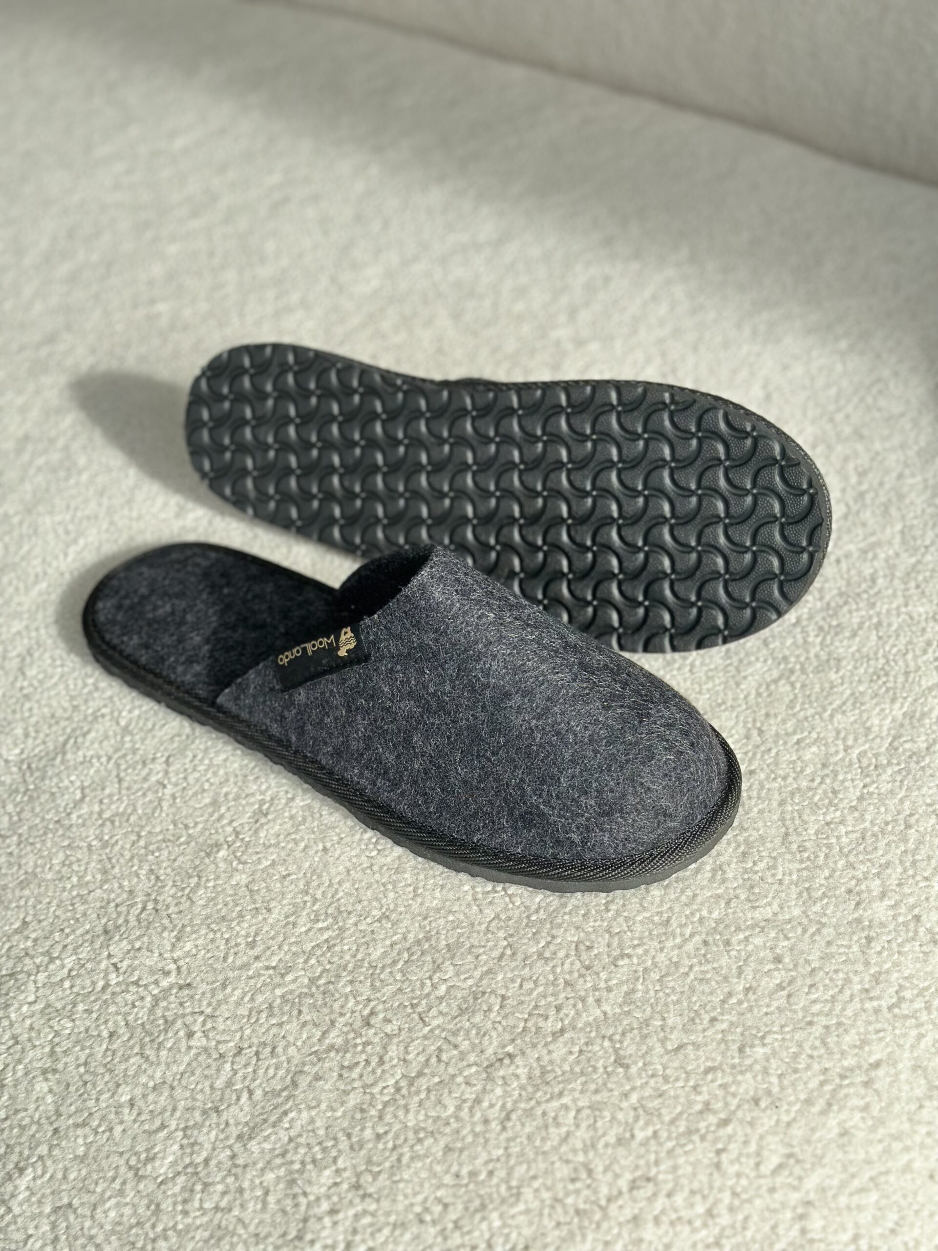 Schwarze Filz-Hausschuhe ANGLIS, WoolLando