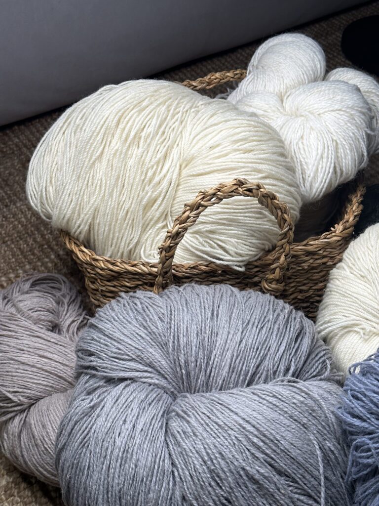 Schafwollgarn-Set 10 kg — sortierte Naturfarben, WoolLando