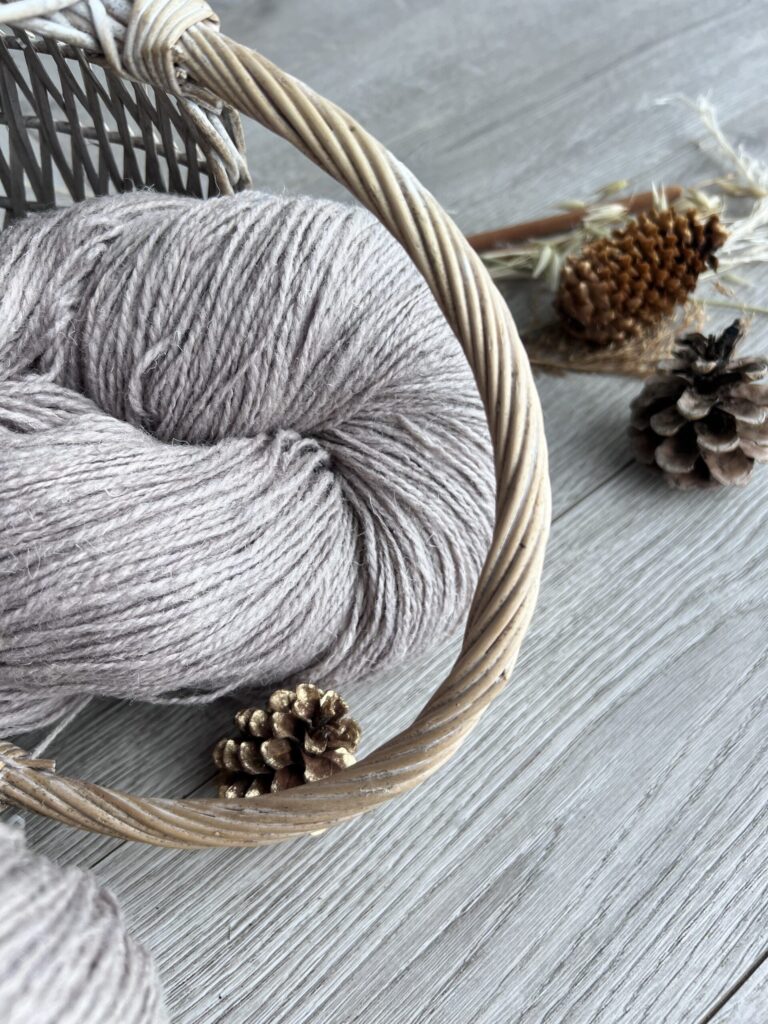 Schafwollegarn 1 kg – HELLGRAU, WoolLando