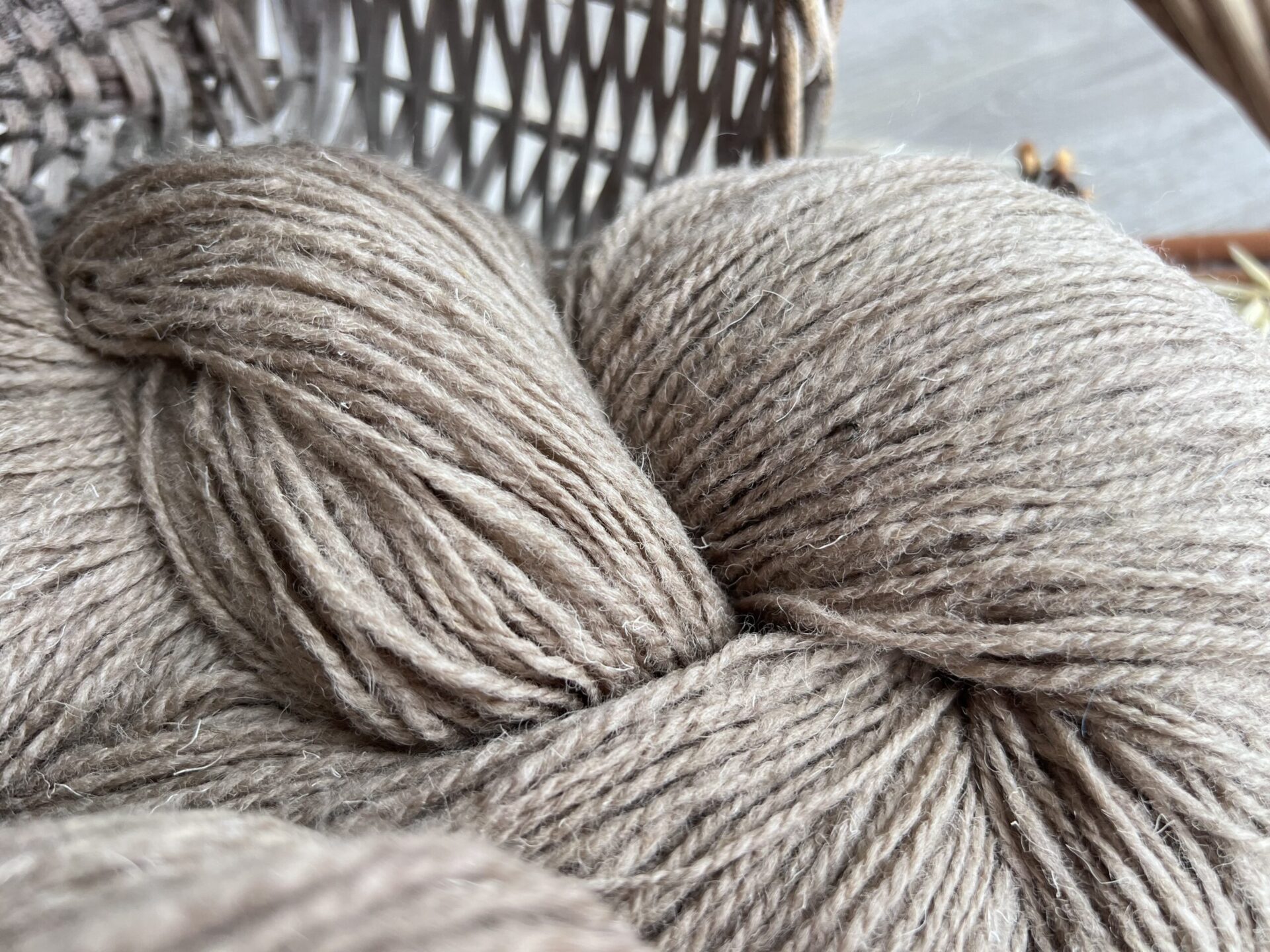 Schafwollegarn 1 kg – BRAUN, WoolLando