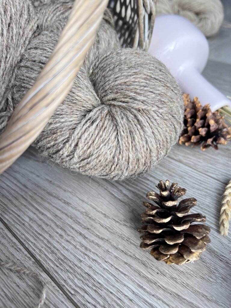 50% Schafwolle, 50% Hundewollegarn 1 kg – BRAUN, WoolLando