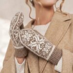 Damen-braune Merinowoll-Fäustlinge SNOWFLAKES, WoolLando