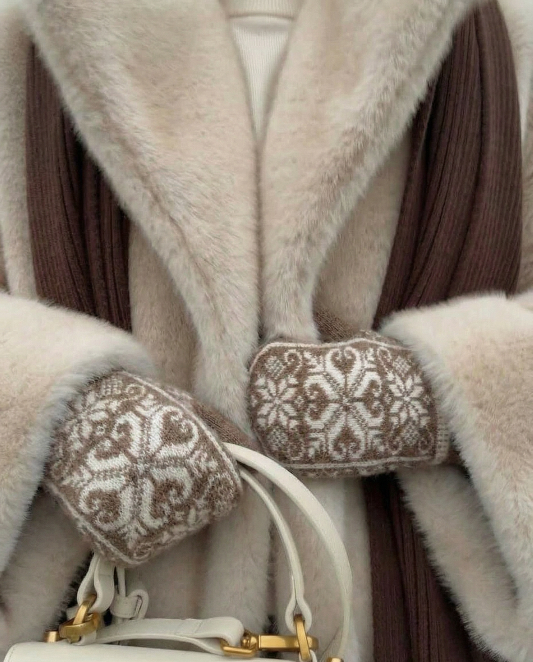 Damen-braune Merinowoll-Fäustlinge SNOWFLAKES, WoolLando