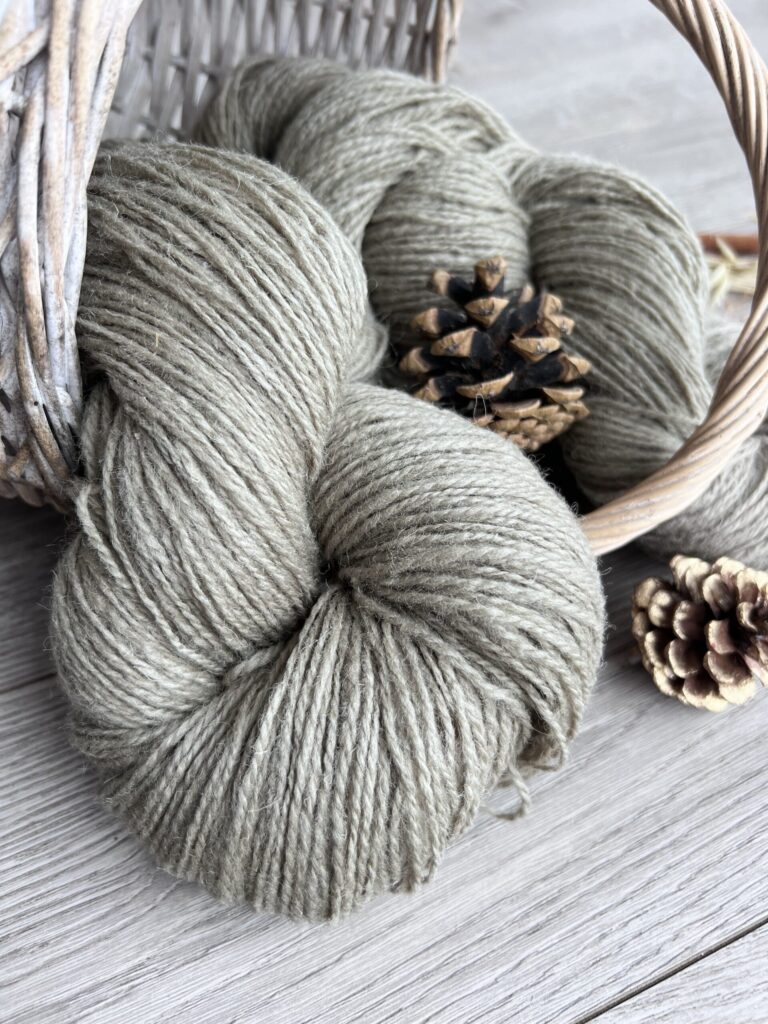Schafwollegarn 1 kg – KHAKI, WoolLando