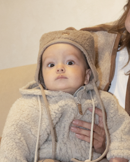 Kinder-Lammwollmütze braun mit Bommel – Zaffiro