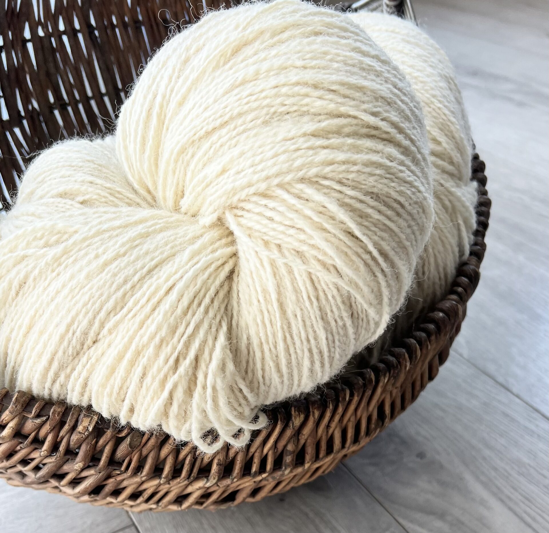 Schafwollegarn 1 kg – WEIß, WoolLando