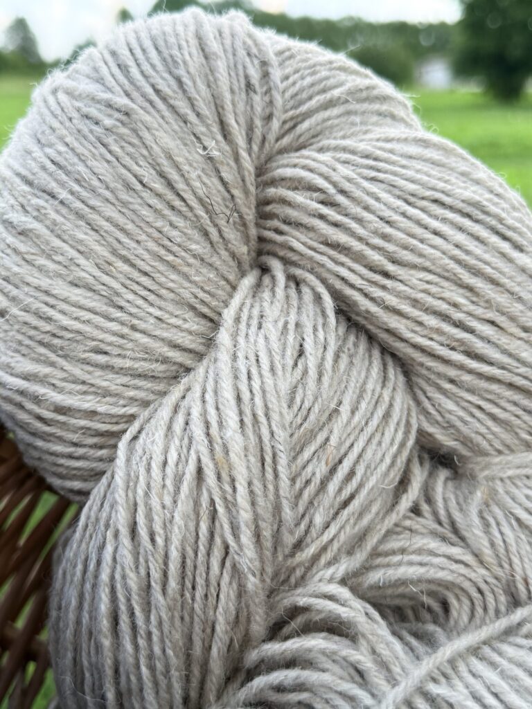 Neuseeland-Schafwollgarn 1 kg – LIGHT GREY, WoolLando