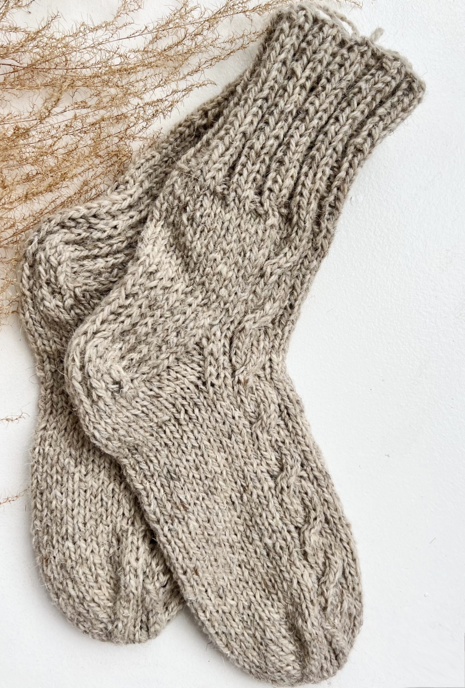 Handgemachte Schaf–Hundewolle cremefarbene Socken, WoolLando