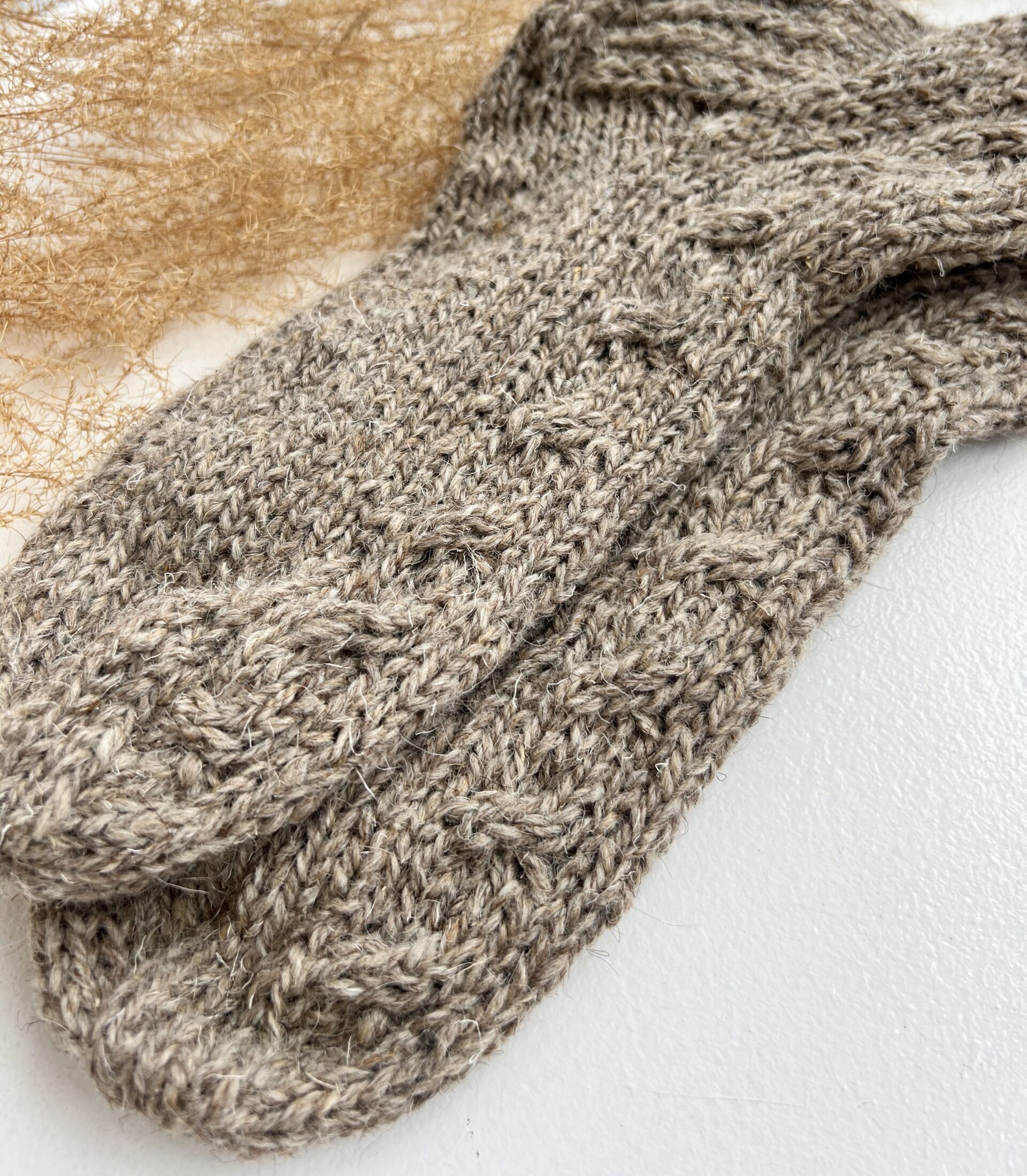 Handgemachte Schaf–Hundewolle braune Socken, WoolLando