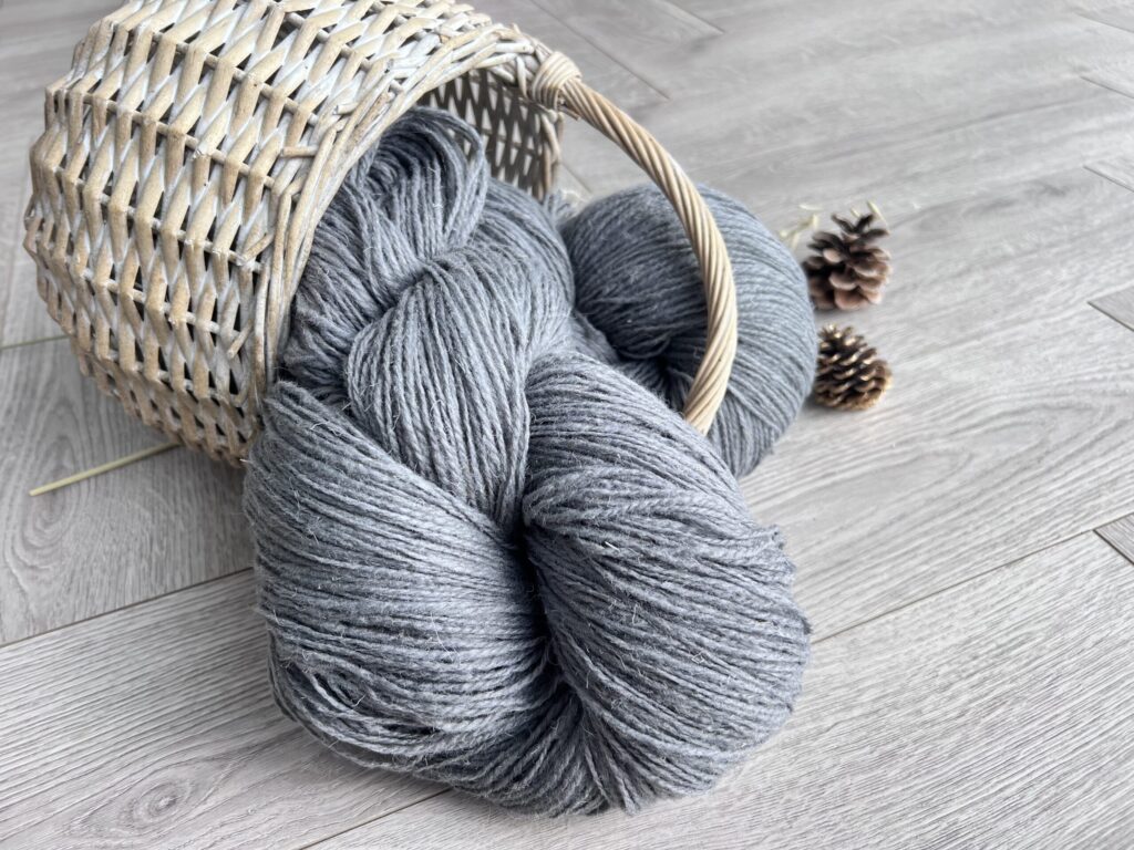 Schafwollegarn 1 kg – GRAU, WoolLando