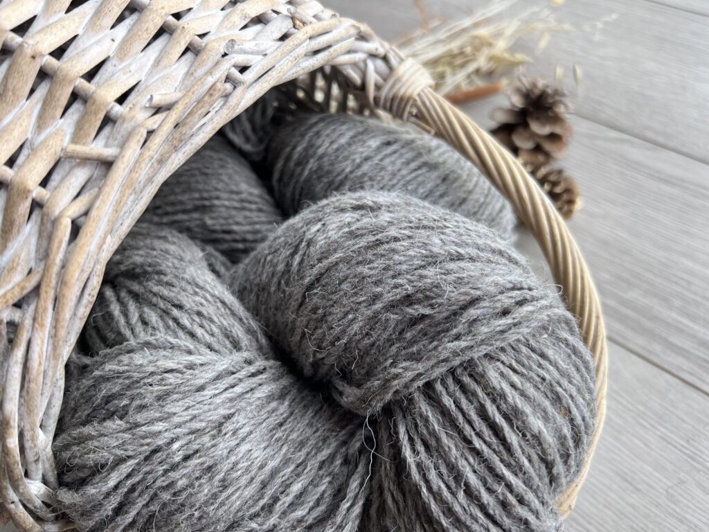 50% Hundewolle, 50% Schafwollegarn 1 kg – DUNKELGRAU, WoolLando