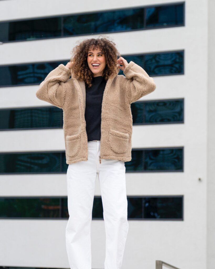 Braune Damenjacke aus Lammwolle mit Kapuze Zoya, Zaffiro