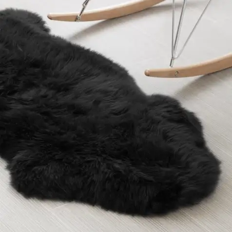 Dickes schwarzes Merino-Schaffell 80 × 120 cm, WoolLando